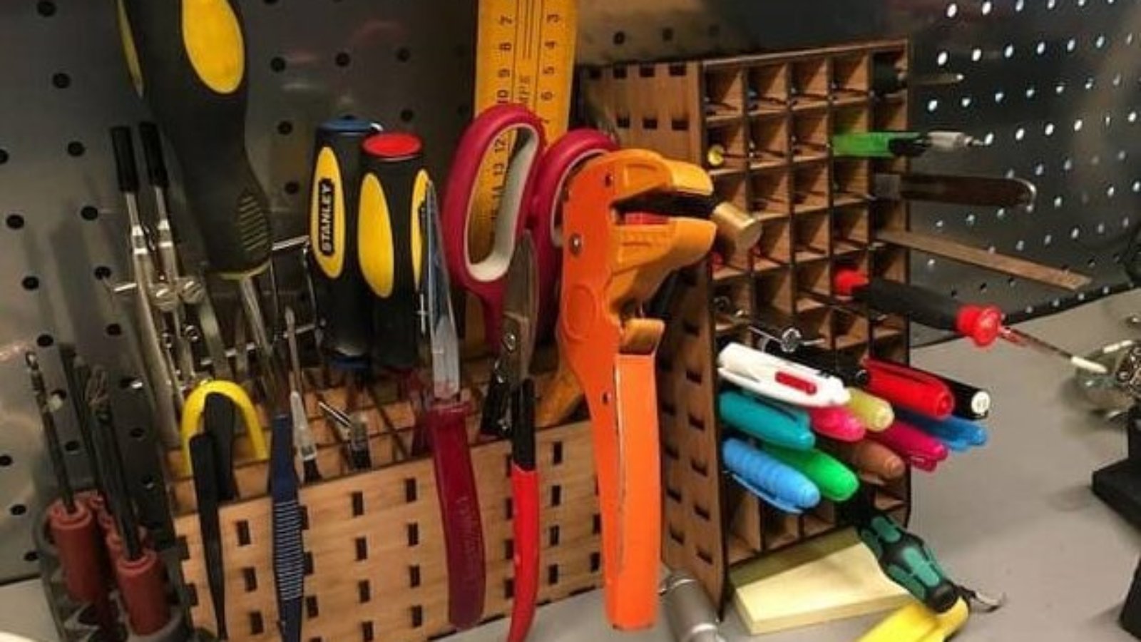 pen-holder-orgainzer-free-laser-cutting-file.jpeg