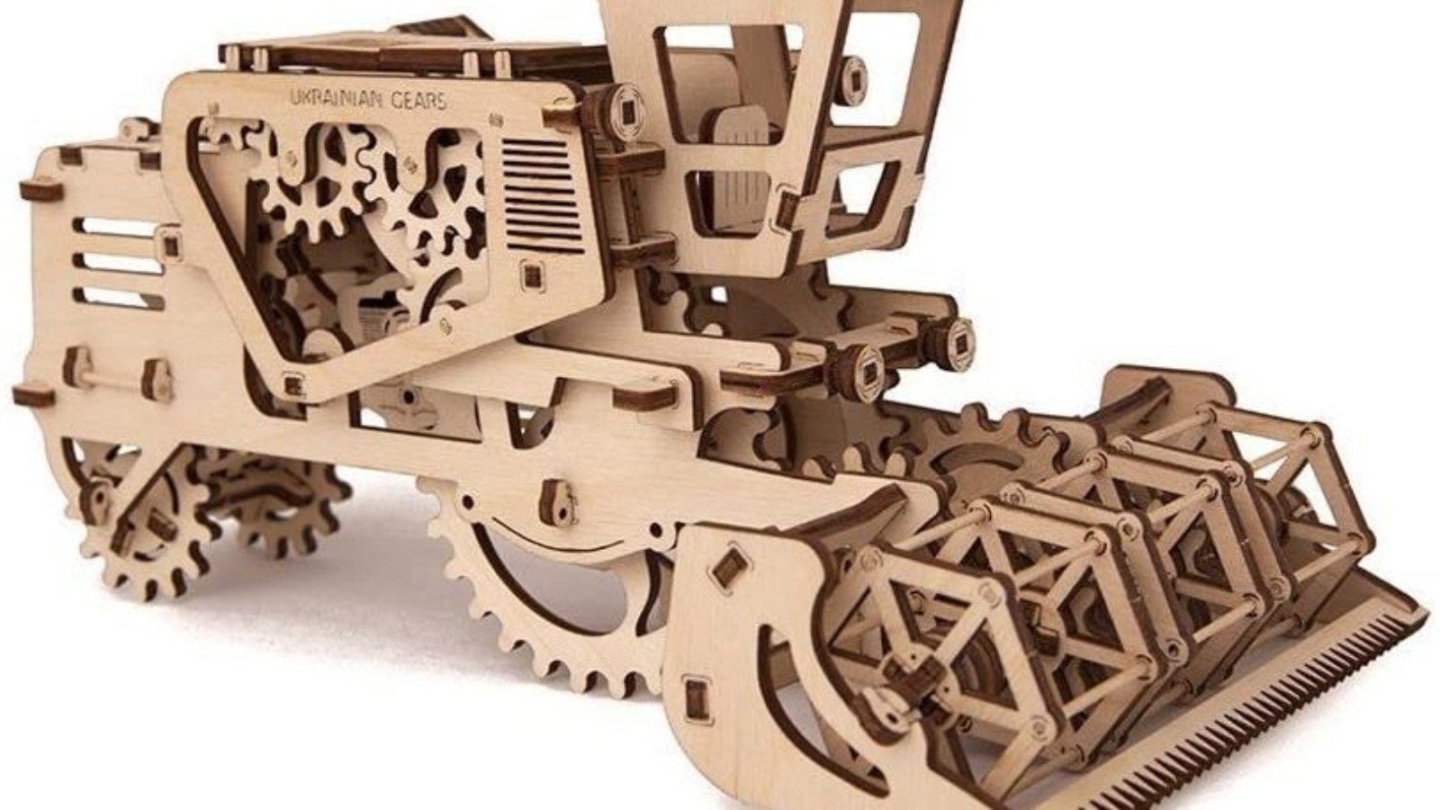 Wooden-toy-combine-harvester-free-laser-cutring-file.webp